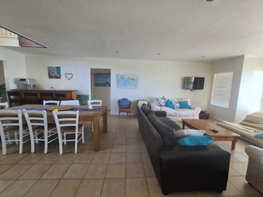 To Let 4 Bedroom Property for Rent in Vleesbaai Western Cape